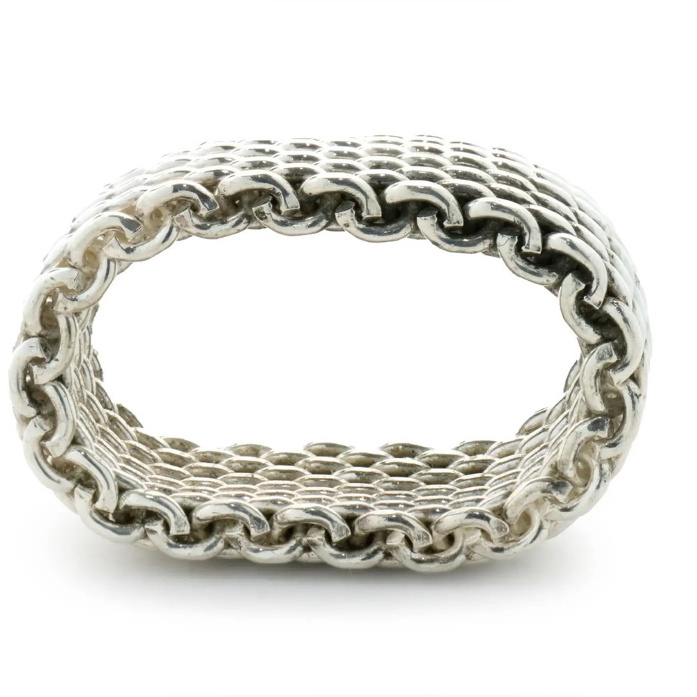 Tiffany’s silver mesh ring ✨🤍